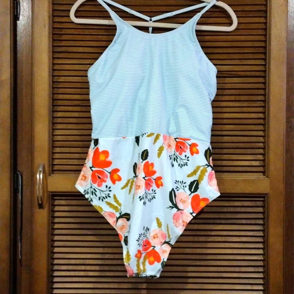 🍉3/$20 🆕 Verano Playa Floral Swimsuit